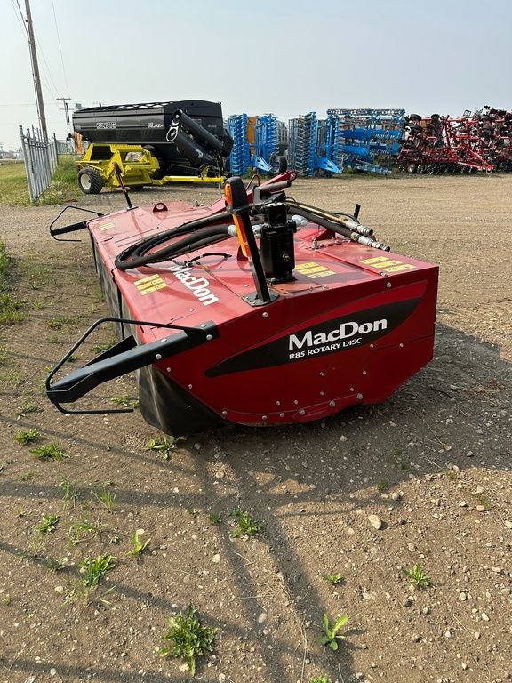 2018 MacDon 16 boot Disc Mower R85