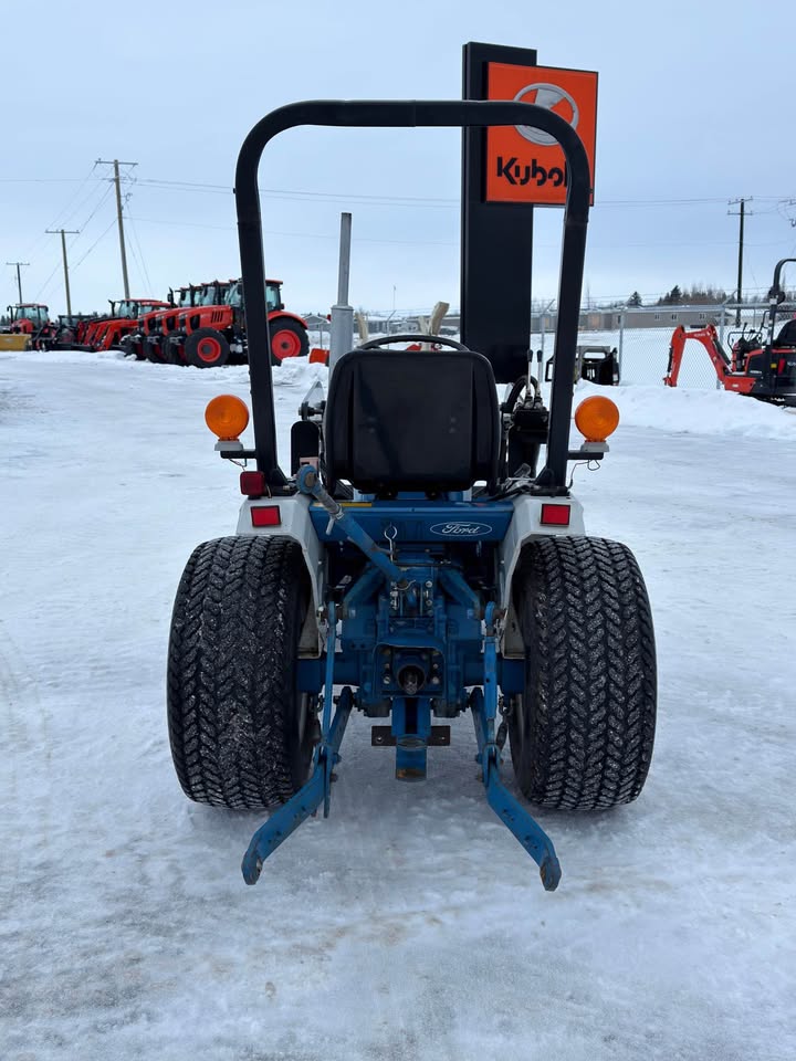 1990 Ford 1120 Tractor with Leon Loader