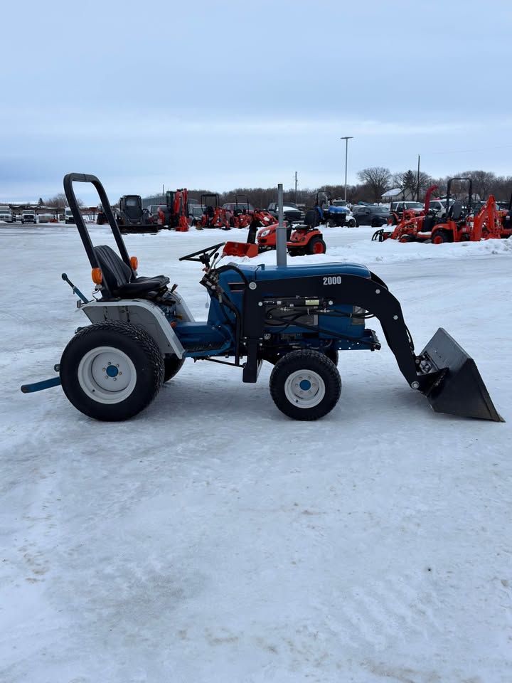 1990 Ford 1120 Tractor with Leon Loader