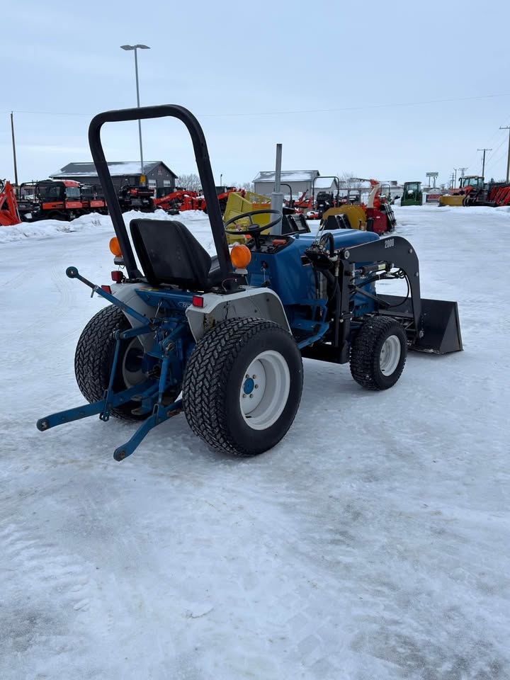 1990 Ford 1120 Tractor with Leon Loader