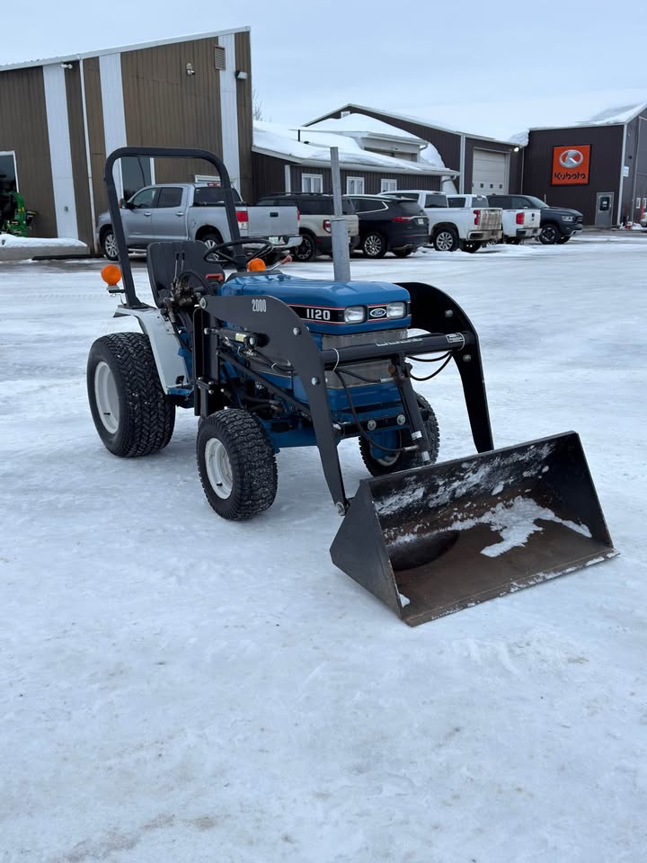 1990 Ford 1120 Tractor with Leon Loader