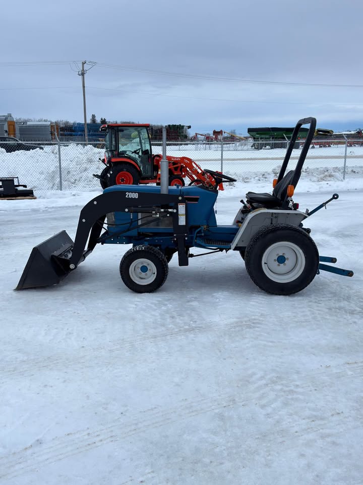 1990 Ford 1120 Tractor with Leon Loader