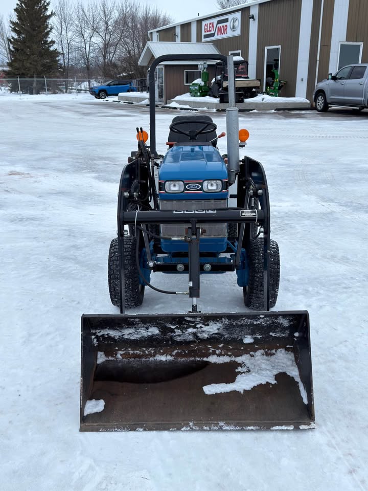 1990 Ford 1120 Tractor with Leon Loader