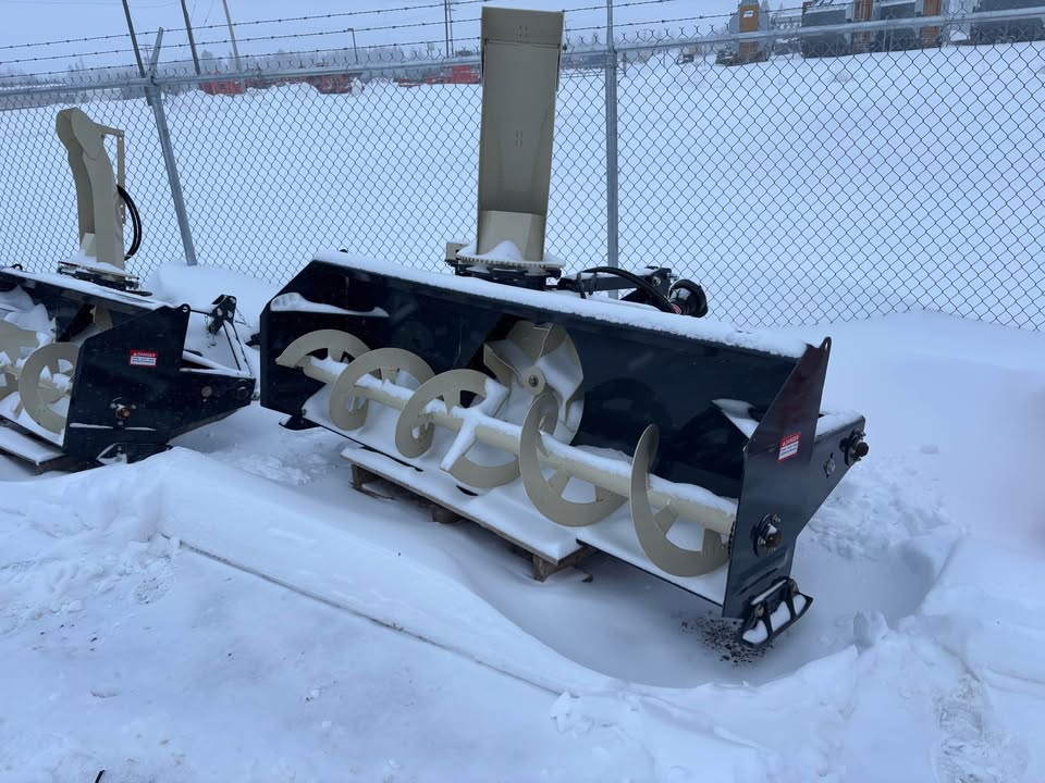 2022 Farm King snowblower — blowout 8420 84”