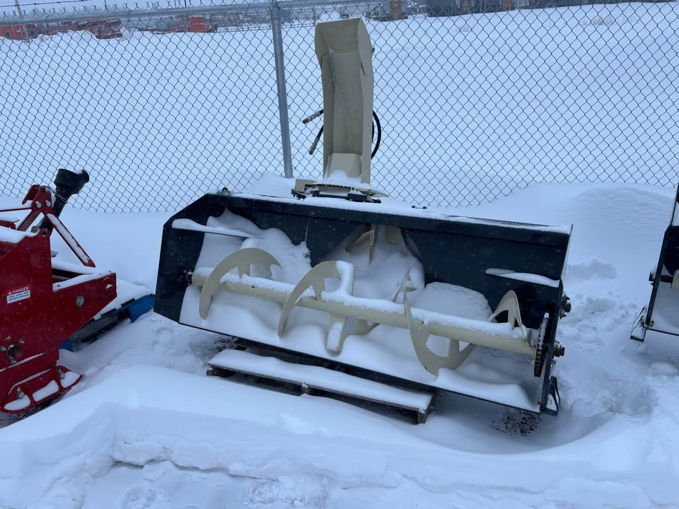 2022 Farm King snowblower 6610 66”