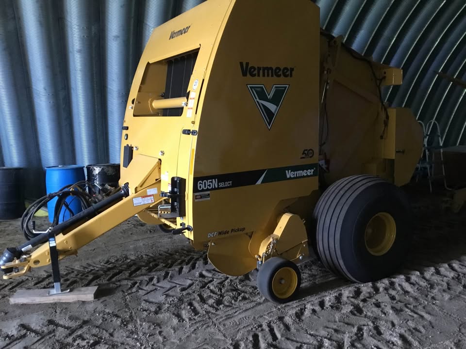 2022 Vermeer 605N Baler