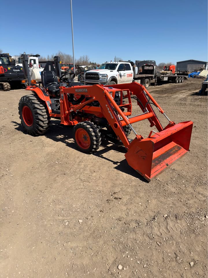 2008 Kubota B7800 compact tractor