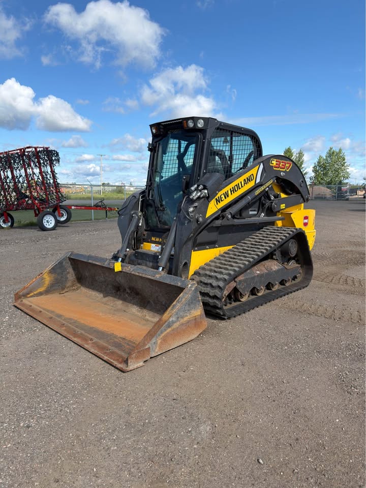 2021 New Holland c337 compact track loader