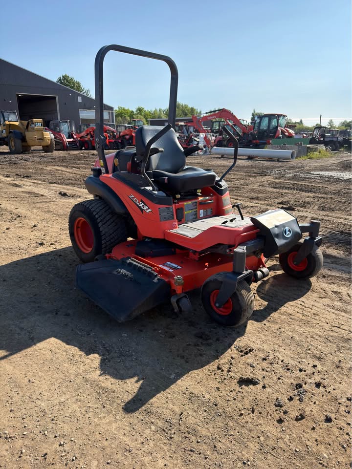 2011 Kubota ZD331 zero-turn mower