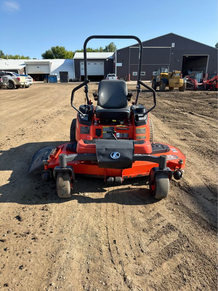 2011 Kubota ZD331 zero-turn mower