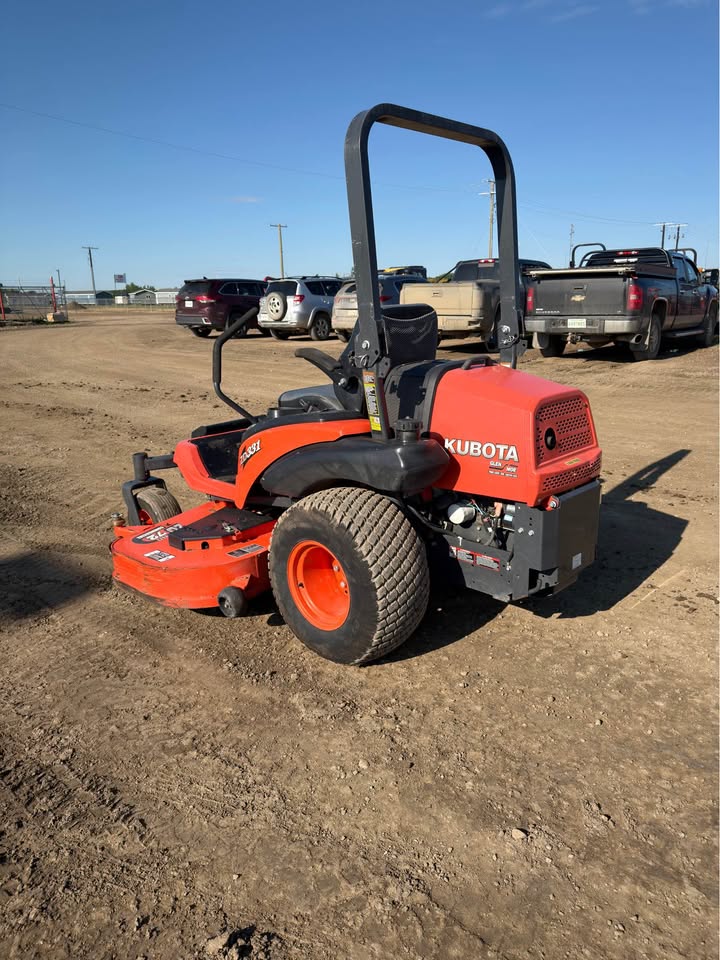 2011 Kubota ZD331 zero-turn mower