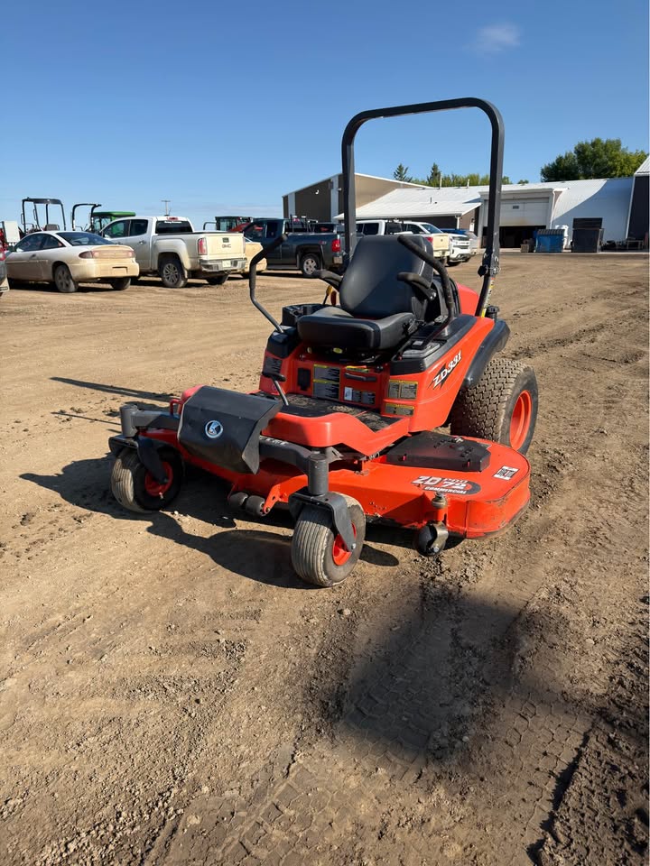 2011 Kubota ZD331 zero-turn mower
