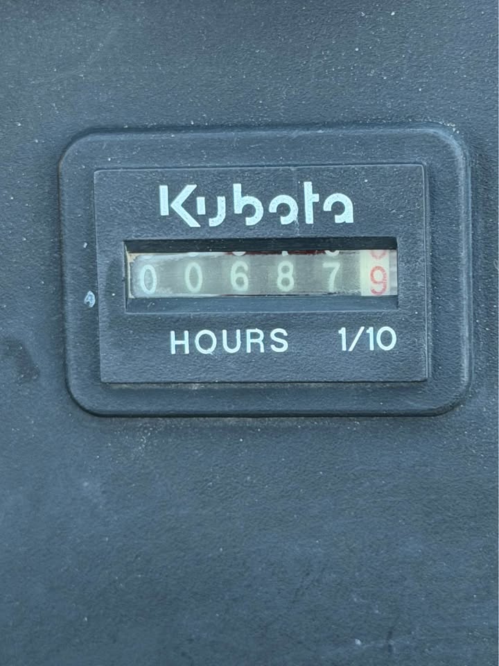 2011 Kubota ZD331 zero-turn mower