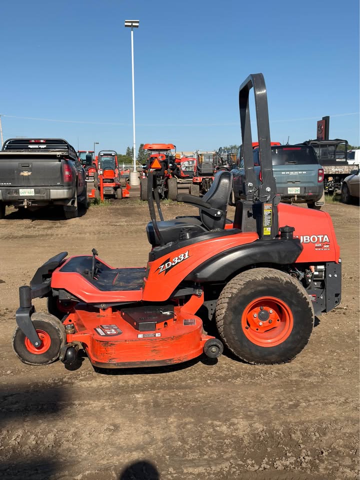 2011 Kubota ZD331 zero-turn mower