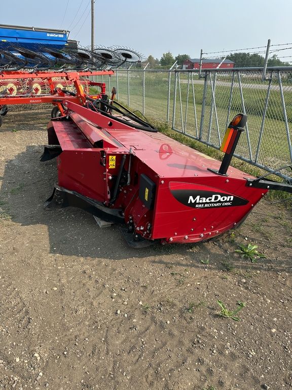 2018 MacDon 16 boot Disc Mower R85