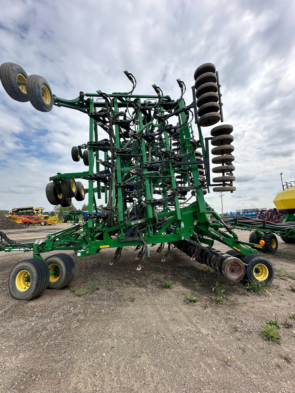 John Deere 1830 Air Seeder w/1910 Air Tank