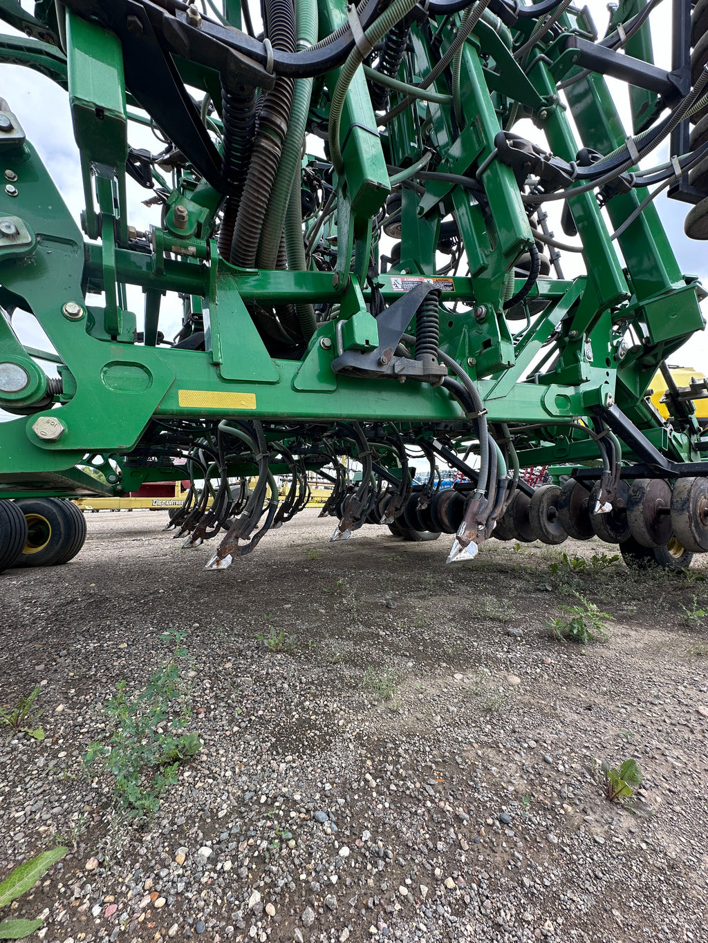 John Deere 1830 Air Seeder w/1910 Air Tank
