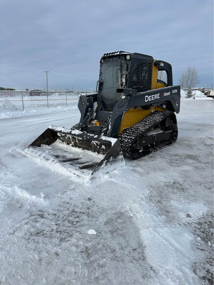 2016 John Deere 333e skid steer loader