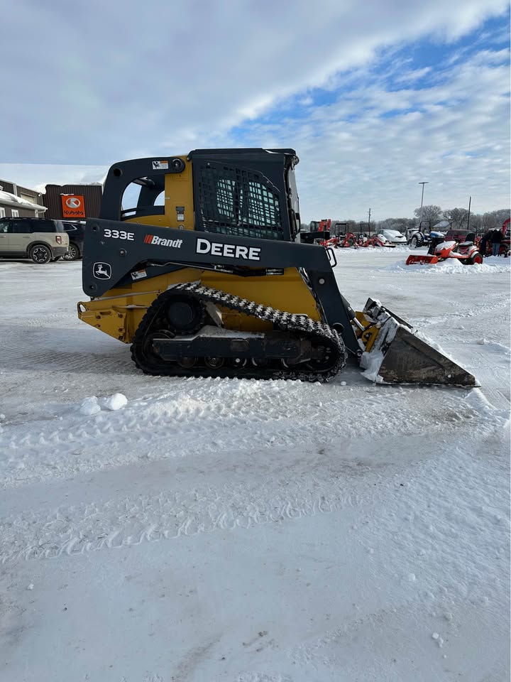 2016 John Deere 333e skid steer loader
