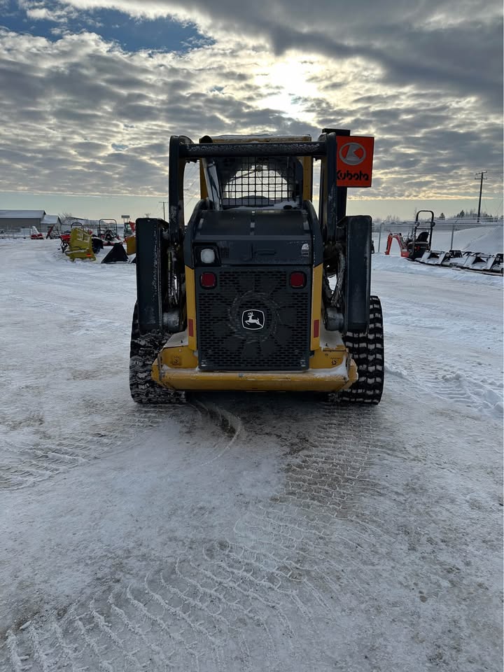 2016 John Deere 333e skid steer loader