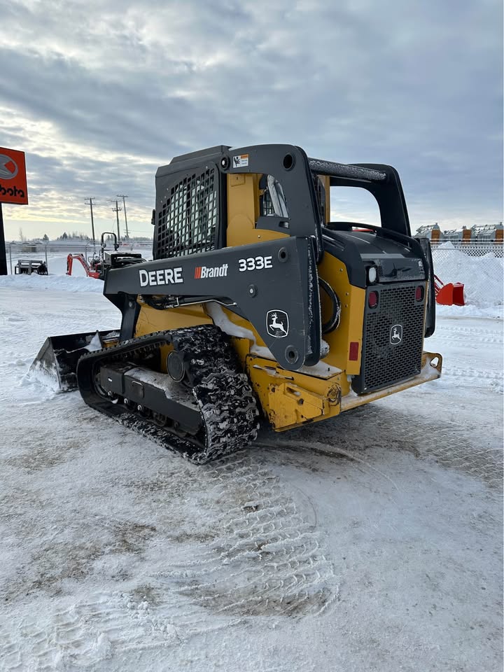 2016 John Deere 333e skid steer loader