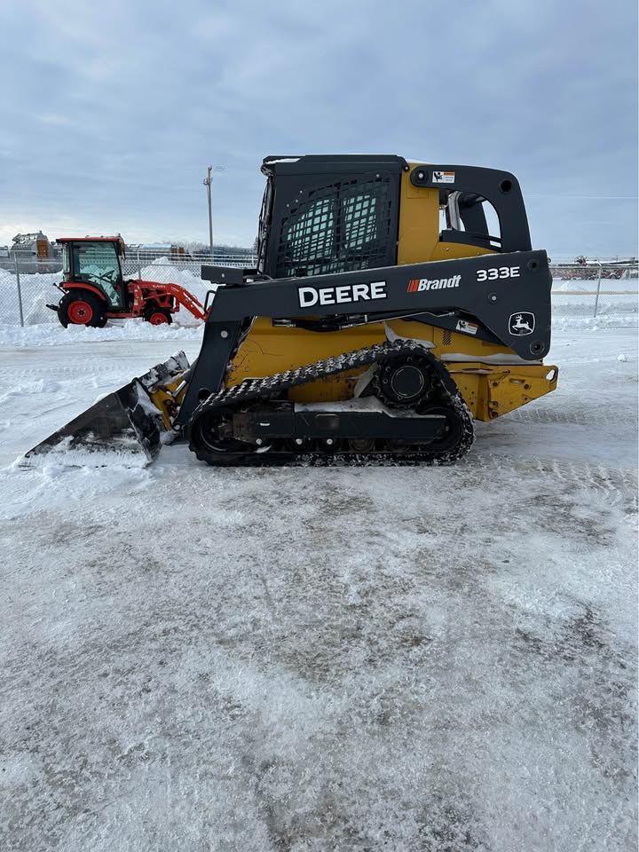 2016 John Deere 333e skid steer loader