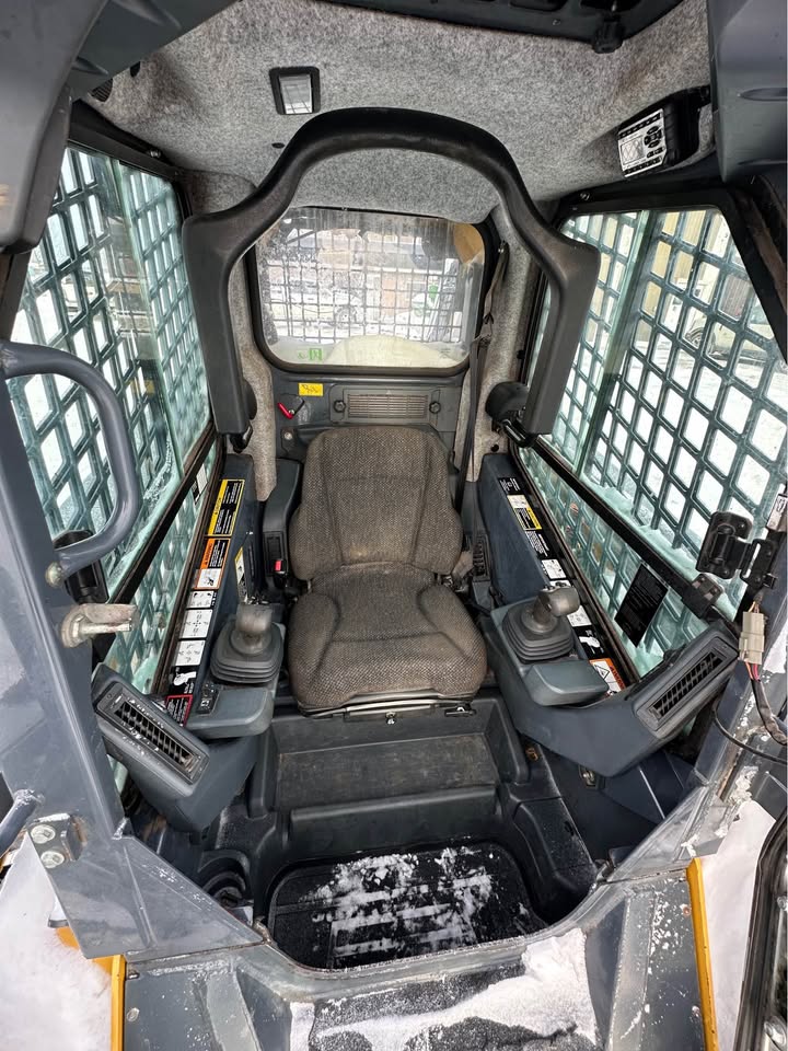 2016 John Deere 333e skid steer loader